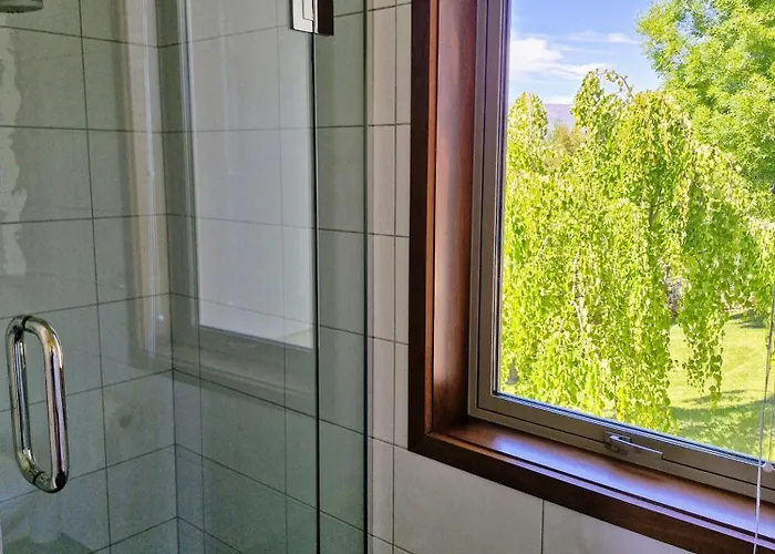 Nestled In Ridgecrest 4*