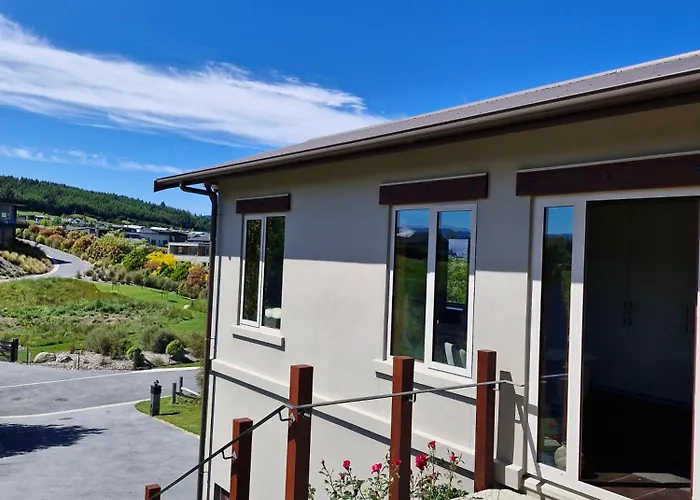 Nestled In Ridgecrest 招待所 4*